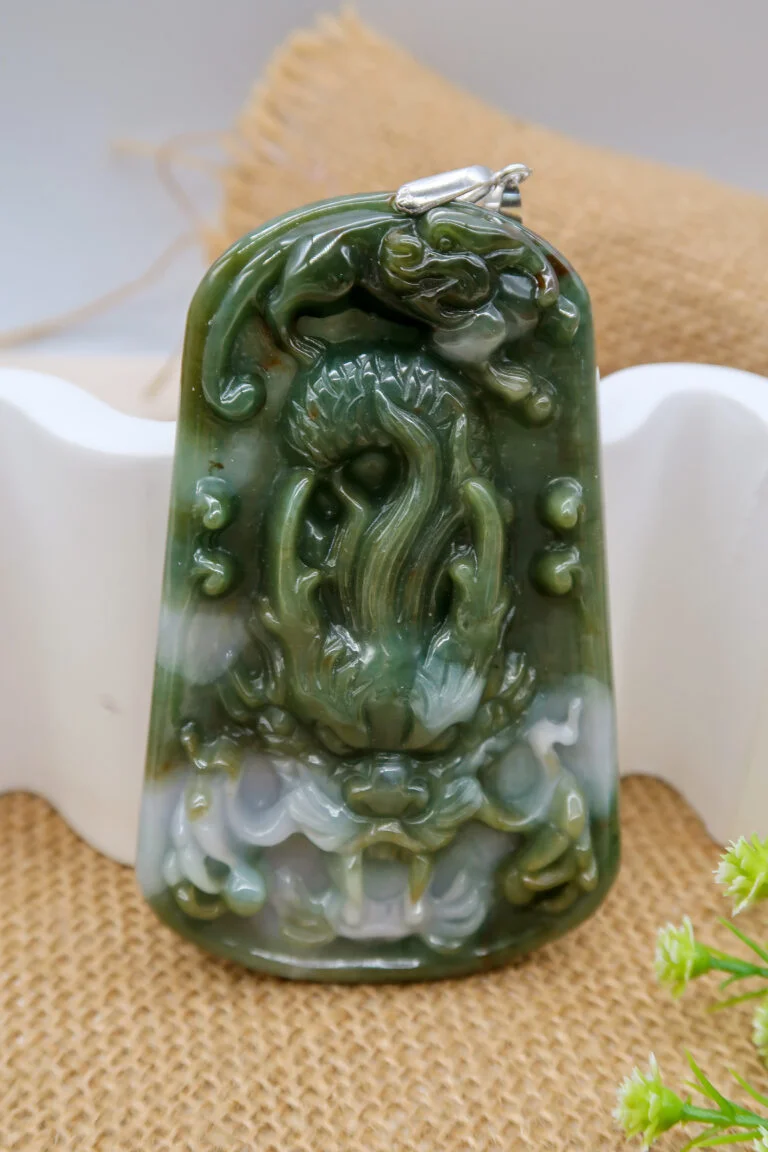 《御翔龍影》天然翡翠祥龍玉墜，嚴選高品質天然翡翠精雕打造
